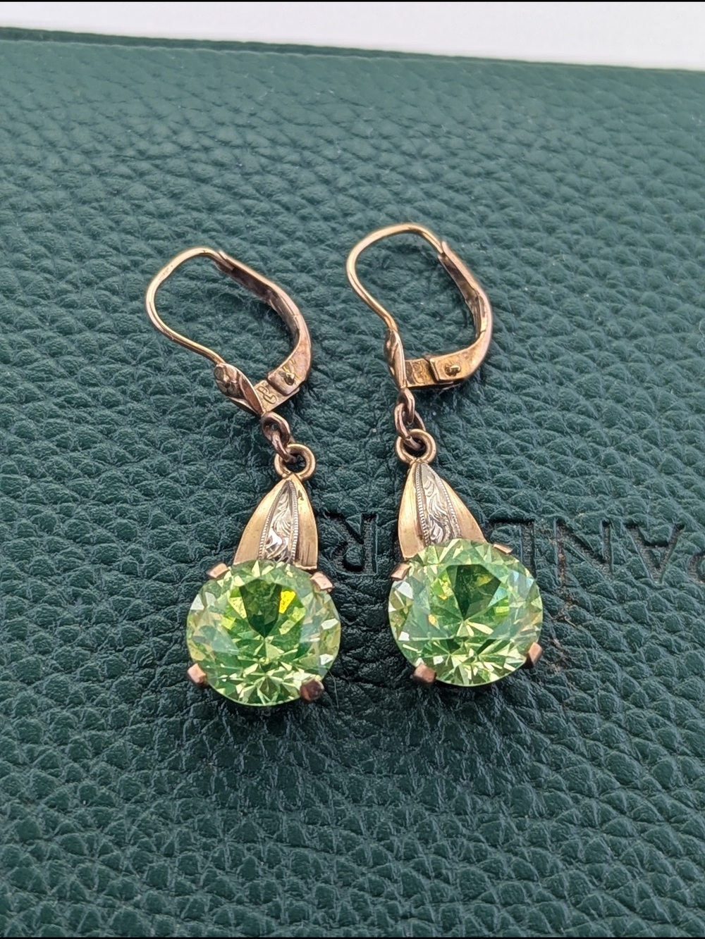 ✨ Vintage 10K Gold Uranium Glass Leverback Drop Earrings ✨